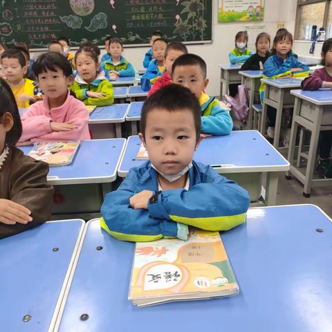 活动伴成长   快乐“心”适应——群小一年级一班入学常规教育活动