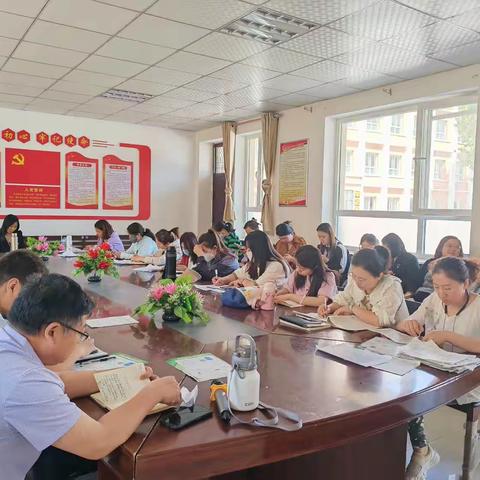 肥乡区辛安镇中学召开班主任工作例会