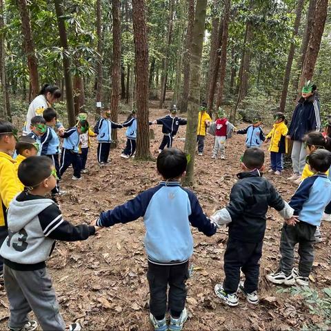 东方实验学校附属铁山坪幼儿园中班——《树叶面具》