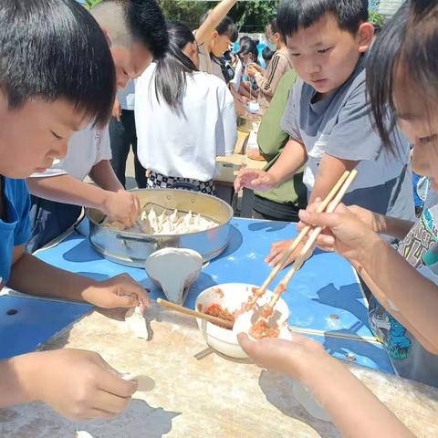 劳育向未来，自信展风采