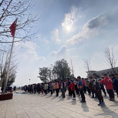 爱心捐赠进校园  真情关爱暖童心 ——蒲峪路镇明德小学