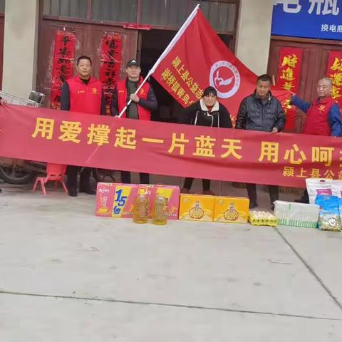春寒乍暖，温情切切。颍上县公益志愿者协会，社工二部慰问郑庄社区一残疾家庭。