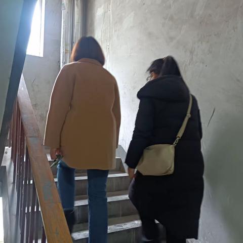 多看一眼，安全保险，多防一步，少出事故