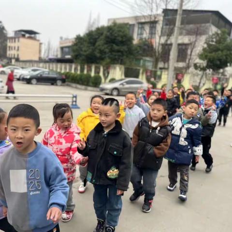 中兴学校新益幼儿园大四班《第三周的快乐时光》