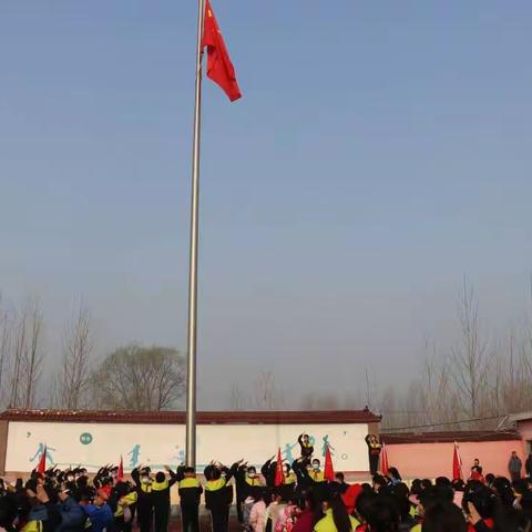 “爱心献礼女神节”暨习惯养成月表彰－－临沂益民实验小学第六周升国旗仪式