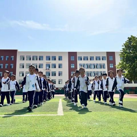 【卓越21中】青春展风采 健康向未来——-临沂第二十一中学小学部一年级广播操比赛