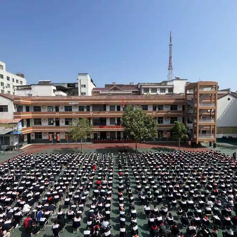 不负光阴，砥砺前行——太康县华夏双语第二小学期中考试表彰大会