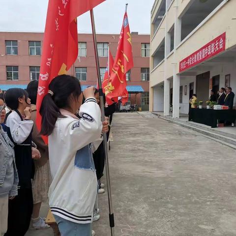 不负韶华，砥砺前行--李老庄乡一中召开“安全教育暨期中表彰大会”