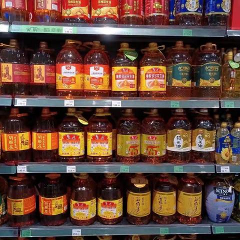 联投花山郡店自有品牌陈列