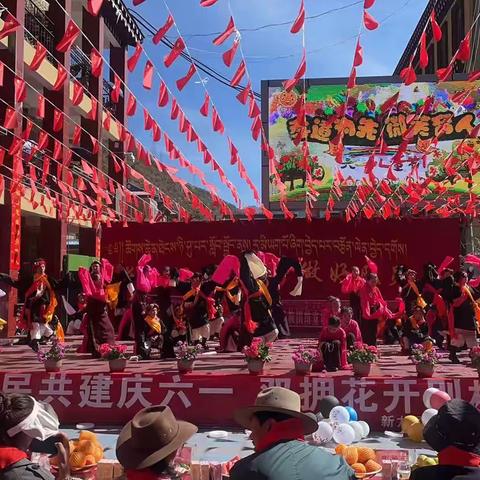 新龙县开展“宣传贯彻党的二十大精神·送文艺进校园”活动。