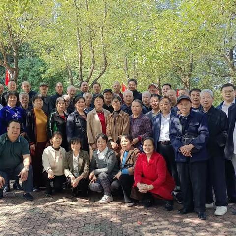 “九九重阳节 浓浓敬老情”——记永兴县高亭司镇油市学校重阳节退休教师茶话会