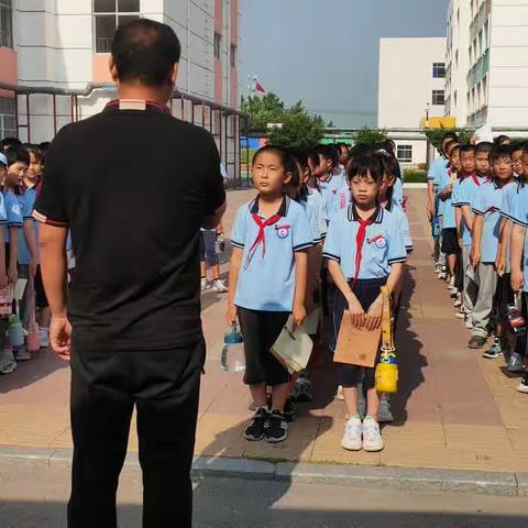 参观滨州科技馆半日游—高新区福生小学四年级二班全体学生