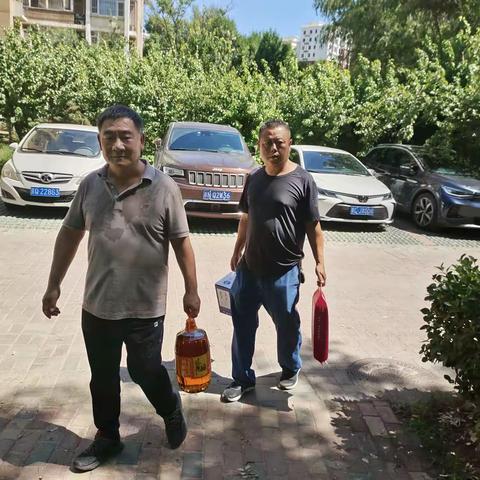 小辛店股份经济合作社党支部开展“七一” 走访慰问老党员