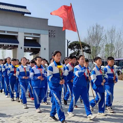 鲜花祭英烈，使命永传承——中共开封市准提街小学党支部开展祭奠英烈党日活动