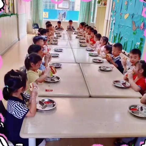 宝贝之家幼儿园小班，🌈童年是花朵🌸童年是种子🌲充满生机，追味童年，回味童年🤗🤗🤗（副本）