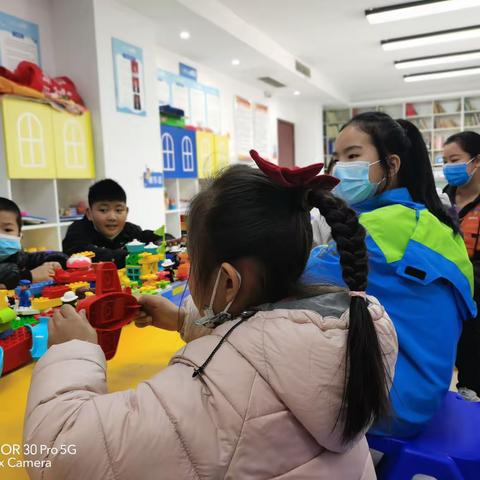 福兴社区开展“创意拼搭 美丽樱花”主题活动