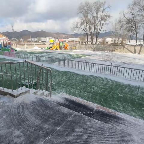 落雪是景，除雪是情《最美优秀家长》