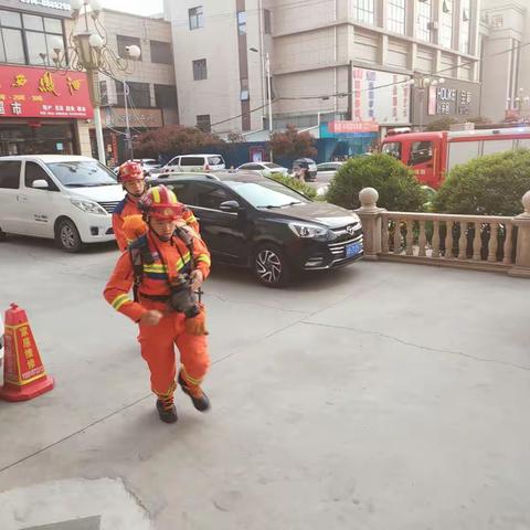 山阳消防站组织开展接警出动测试暨灭火救援演练