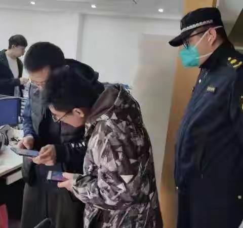 【济南历下千佛山街道】千佛山办事处城管科与居委会网格员检查燃气安全