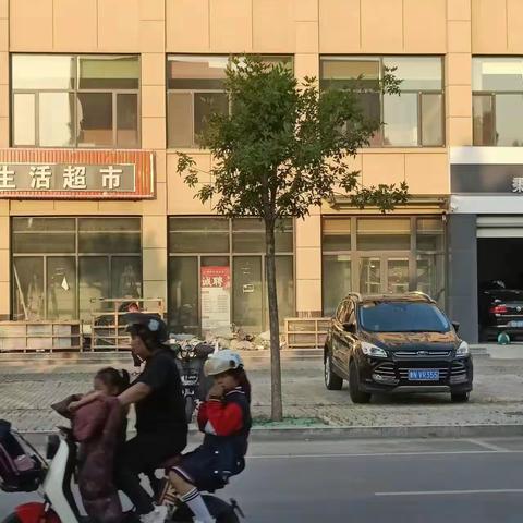 一盔一带 安全常在——东七小学“一盔一带”守护行动