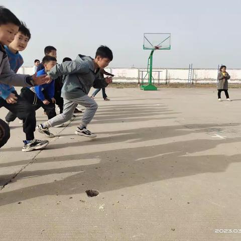 关爱学生——南河庄联合小学