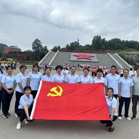 追寻红色足迹    汲取奋进力量——沣东新城红星小学主题党日活动