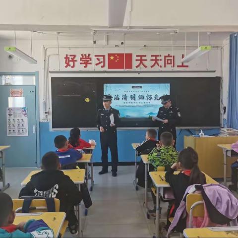 铁热克提乡中心小学和铁热克提边境派出所民警联合共同开展“清明祭英烈 共铸中华魂” 网上祭英烈活动