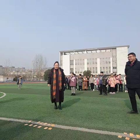 心手相牵   一气呵成——舞钢市第七小学工会活动记实