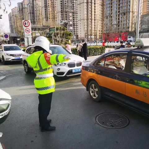 长安交警大队开展学习雷锋行动月主题实践活动