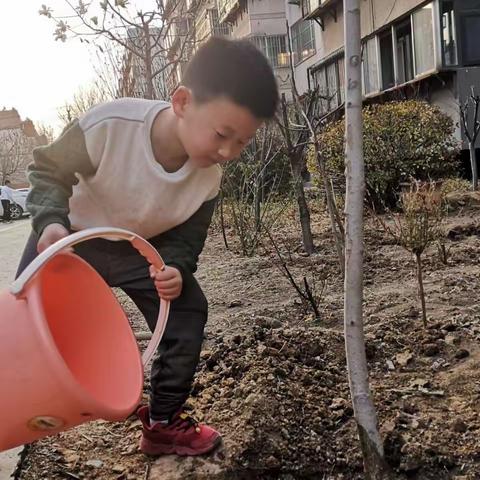 争做学雷锋好少年——凯瑞小学一年级六班 刘明泽