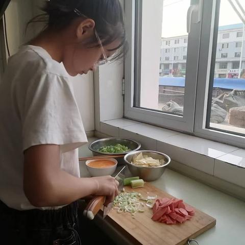 “劳动趣时光，美味菜肴我来烹”————达拉特旗第二小学花儿中队