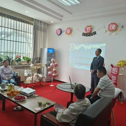 双河兵团分行金穗理财工作室举办“感恩母亲，农行有爱”主题贵宾客户答谢活动