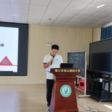 砥砺奋发，铿锵前行——新课标下基于核心素养的大单元教学设计培训活动