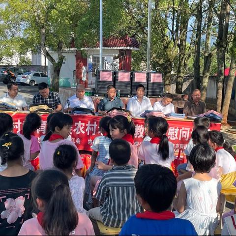 心系乡村教育 情暖农村老师———莲花县企业家爱心商会慰问江背小学师生