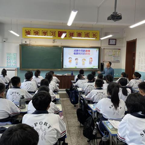 乘教研之风 展数学之美——拜泉三中“奋进杯”数学教研组活动简报（副本）