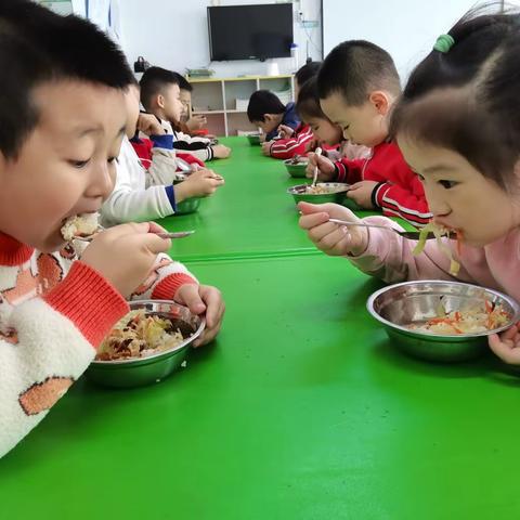 金摇篮幼儿园一周食谱分享        （3月27～3月31日）