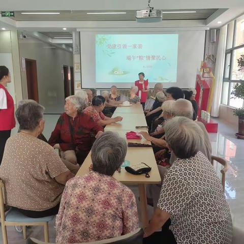 奔二社区新时代文明实践站——幸福粽香飘溢 “一老一幼”皆安康