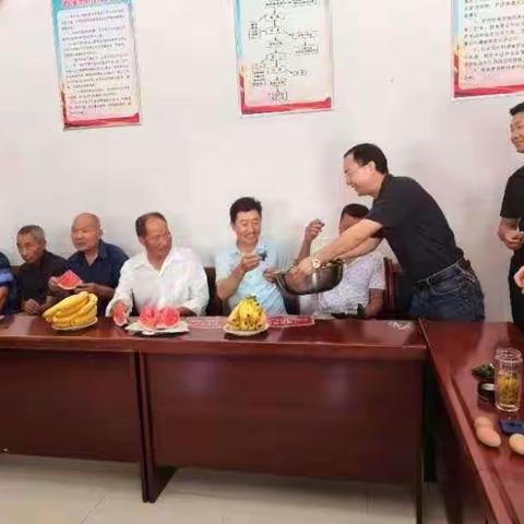 王店乡胡垴村开展孝善敬老饺子宴活动