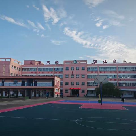 办百姓家门口学校，农村娃也有大发展