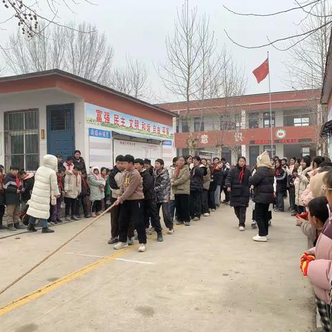 凝心聚力一根绳，团结上下一条心——付金堤小学举行“庆元旦，迎新年”拔河比赛