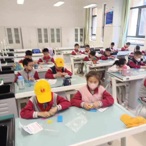 华山第四小学科技创新一二年级 水轮车