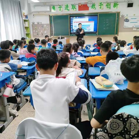 大学路实验学校三1班STEM主题课程《动起来的小球》