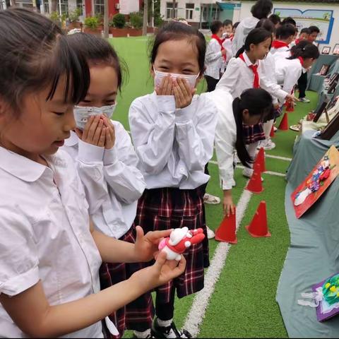 童心飞扬 ，伴我“童”行   ———二七区齐礼闫小学六一美术作品展