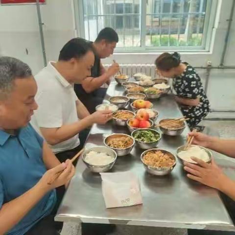 秋风送爽入校园，领导关怀暖人心