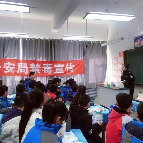 禁毒宣传进校园  我们一直在行动