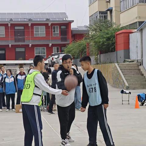 篮球比赛展风采，运动场上燃激情——林州市临淇镇一中八年级篮球比赛活动纪实