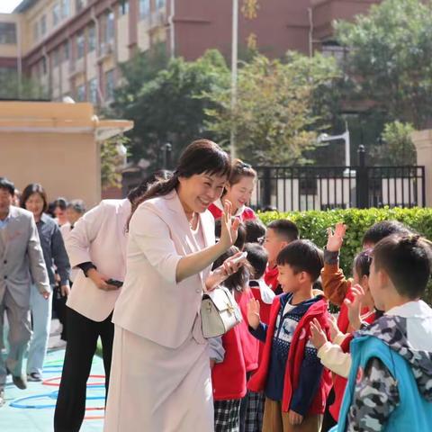 建园70周年成果展暨退休教工“重阳节”去各园观摩游戏互动活动