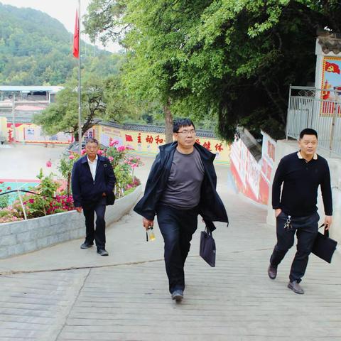 迎检查，促发展————武定县教育体育局检查组莅临白路小学开展教学常规检查工作