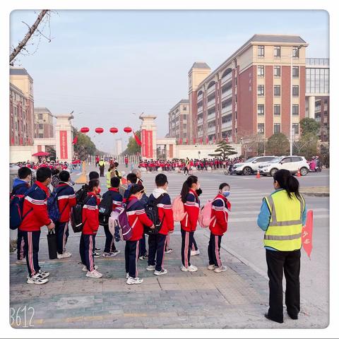 爱心护学岗   浓浓守护情—四五班