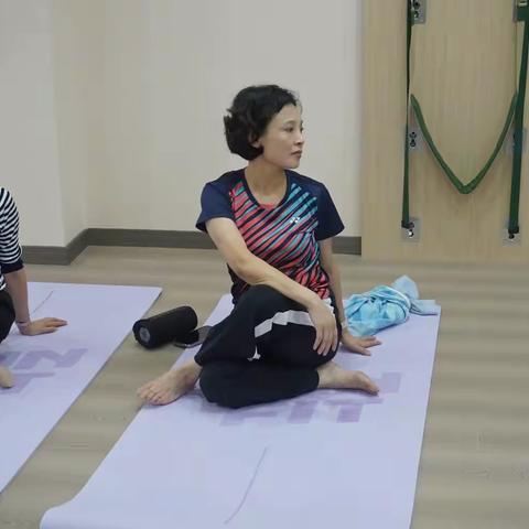 国网滨海县供电公司：邀请退休女职工参加“ ‘瑜’悦身心 魅力‘伽’倍”瑜伽活动